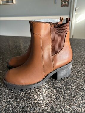 Bella Vita Chelsea Lug Ankle Boots - Marked WW But NOT wide width
